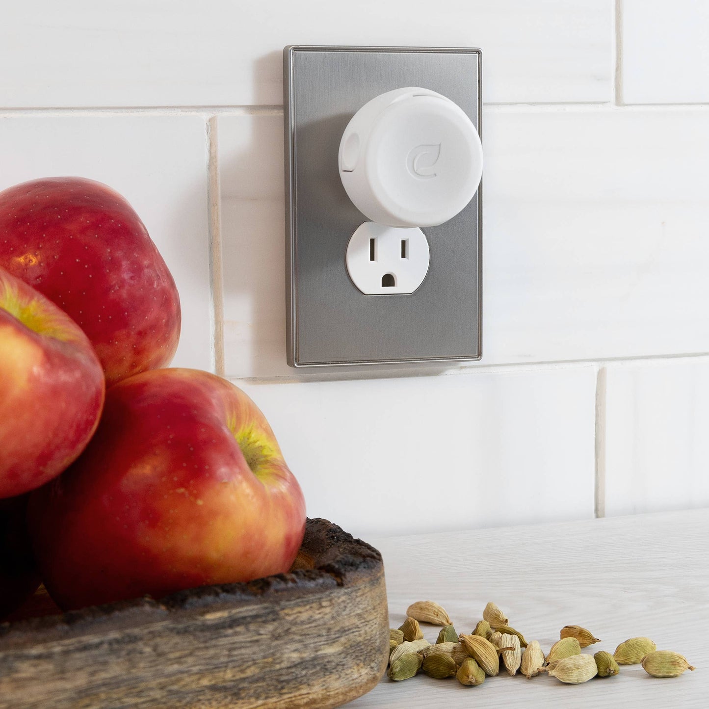 Plug Hub + Scent Pod Kit – Honeycrisp Apple + Cardamom